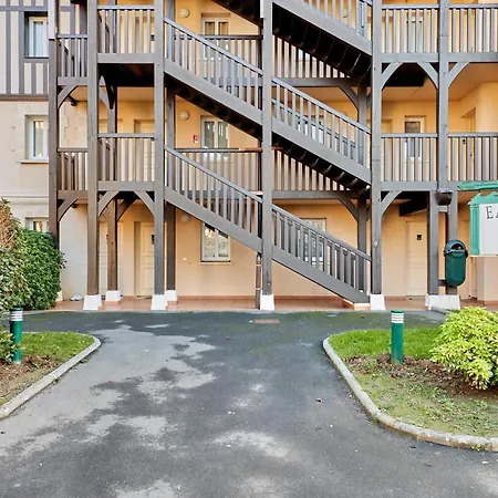 Celoria - Piscine Partagee Daire Deauville