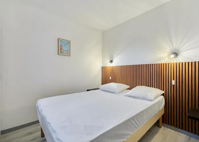 Celoria - Piscine Partagee